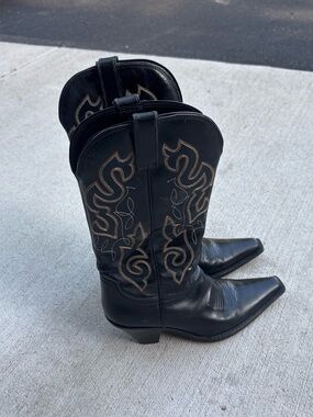 Women's Black Embroidered Western Heeled Boots